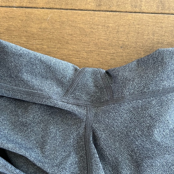 Like new size 8, 28” lululemon leggings in grey. Wunder under luxstreme - Picture 5 of 9
